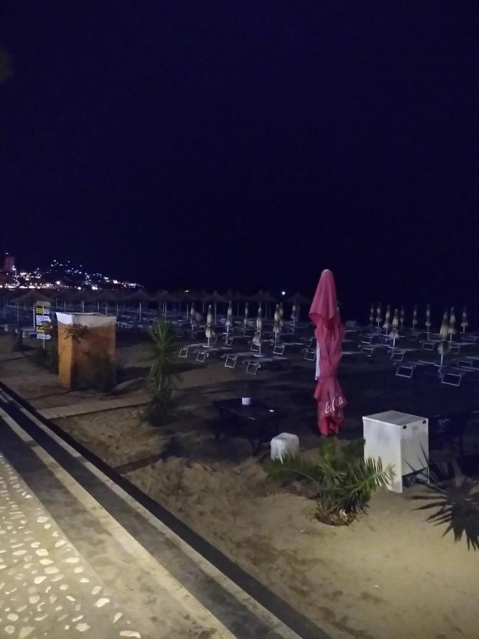 Sarah Appartamento Vlorë Exterior foto
